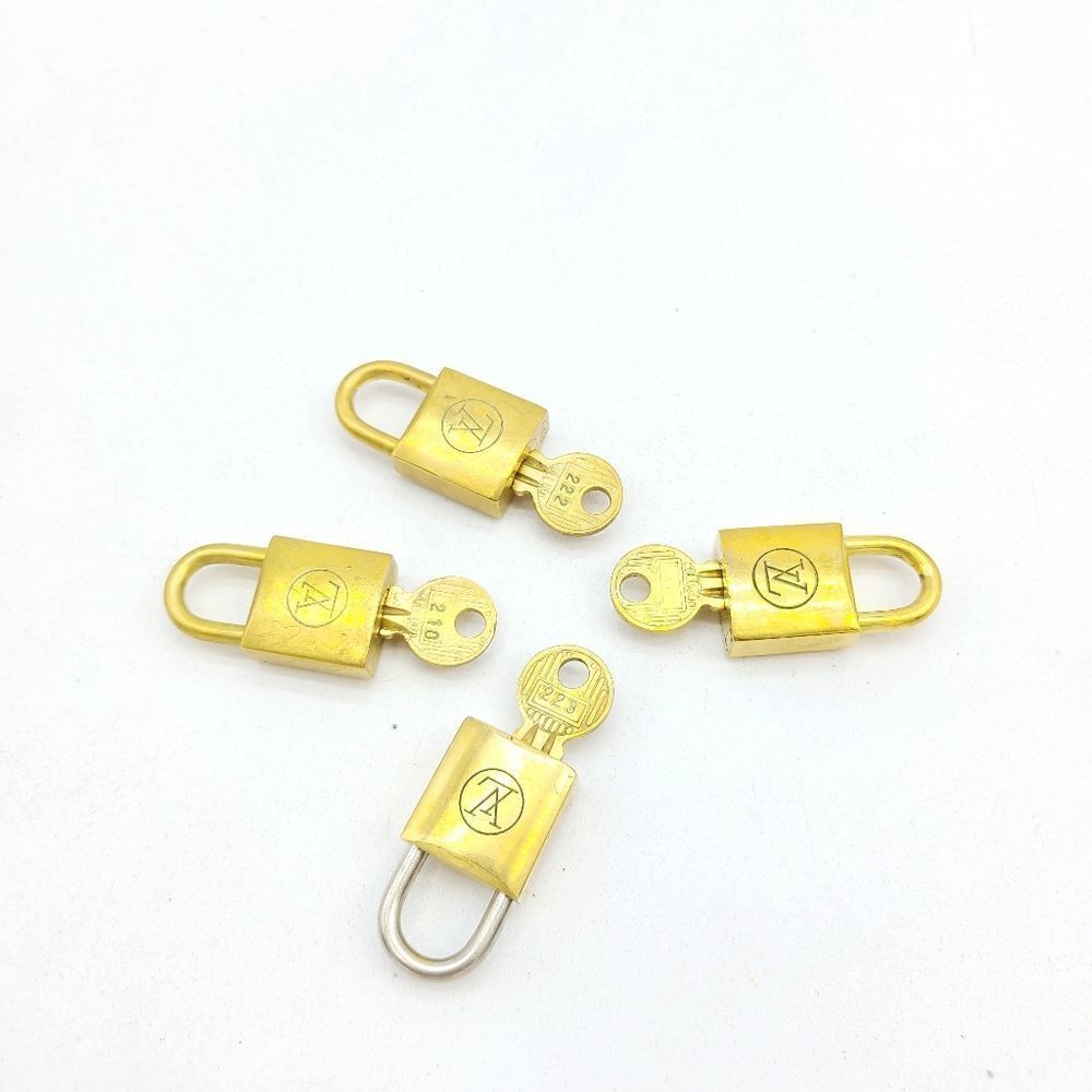 One Louis Vuitton Key Set - Picture 2 of 6